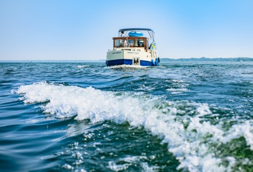 Dagen en weken doorbrengen in het merengebied van Duitsland - de Grand Tour is een route van 570 kilometer vol contrasten. Tijdens de tocht varen recreatieve schippers per woonboot door twee deelstaten en drie hoofdsteden. Voor het grootste deel van de tocht heb je geen vaarbewijs nodig en je kunt het beste met de klok mee varen., © TMV/Gänsicke