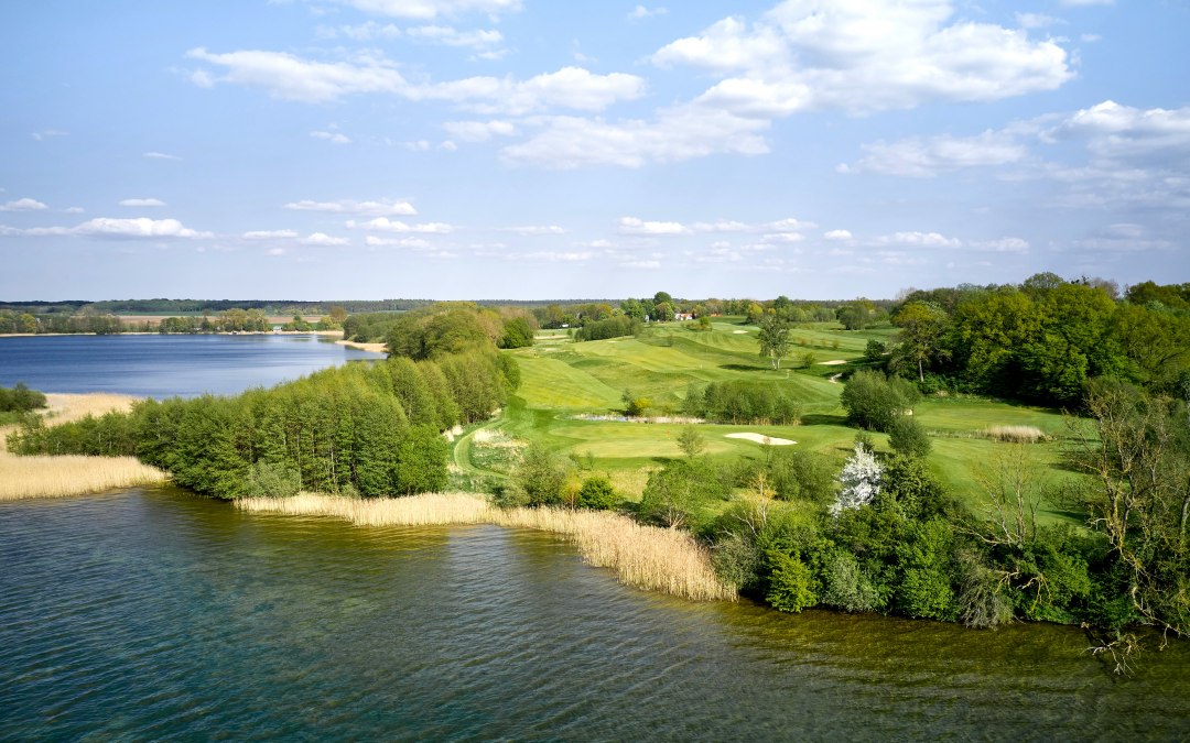 Golf course by the lake, © Van der Valk Linstow