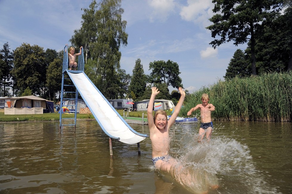 Jezioro Gr. Labussee jest wspaniałym miejscem do pluskania się lub rozpoczęcia spływu kajakowego., © Haveltourist