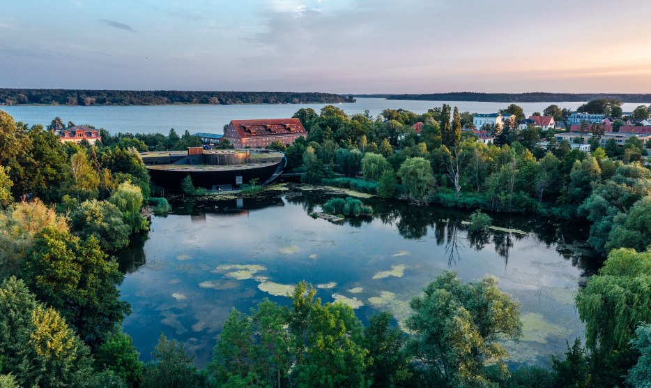 Het Müritzeum in Waren (Müritz) is zowel een museum als het 2.300 m² grote natuurbelevingscentrum in het Mecklenburgse merengebied., © TMV/Gänsicke