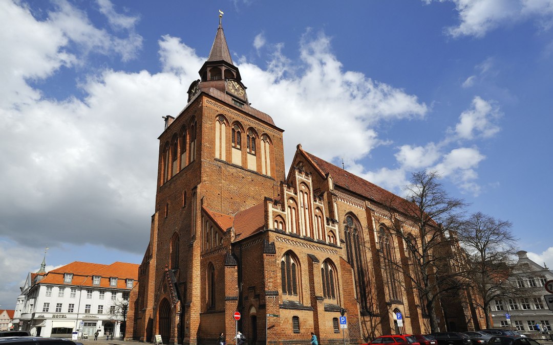 Buitenaanzicht van de parochiekerk St Mary's, © Helga Möbius