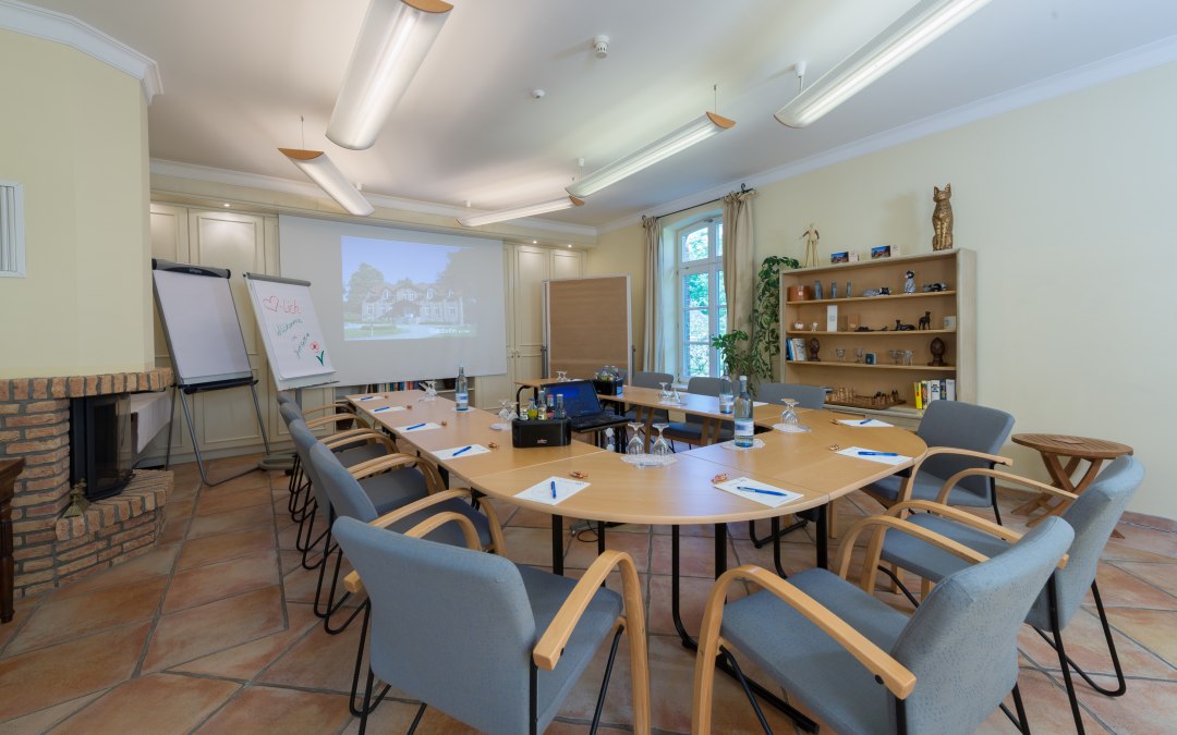 Seminariezaal voor buitenspelers in het landhuis Settin, © Resort Gut Settin