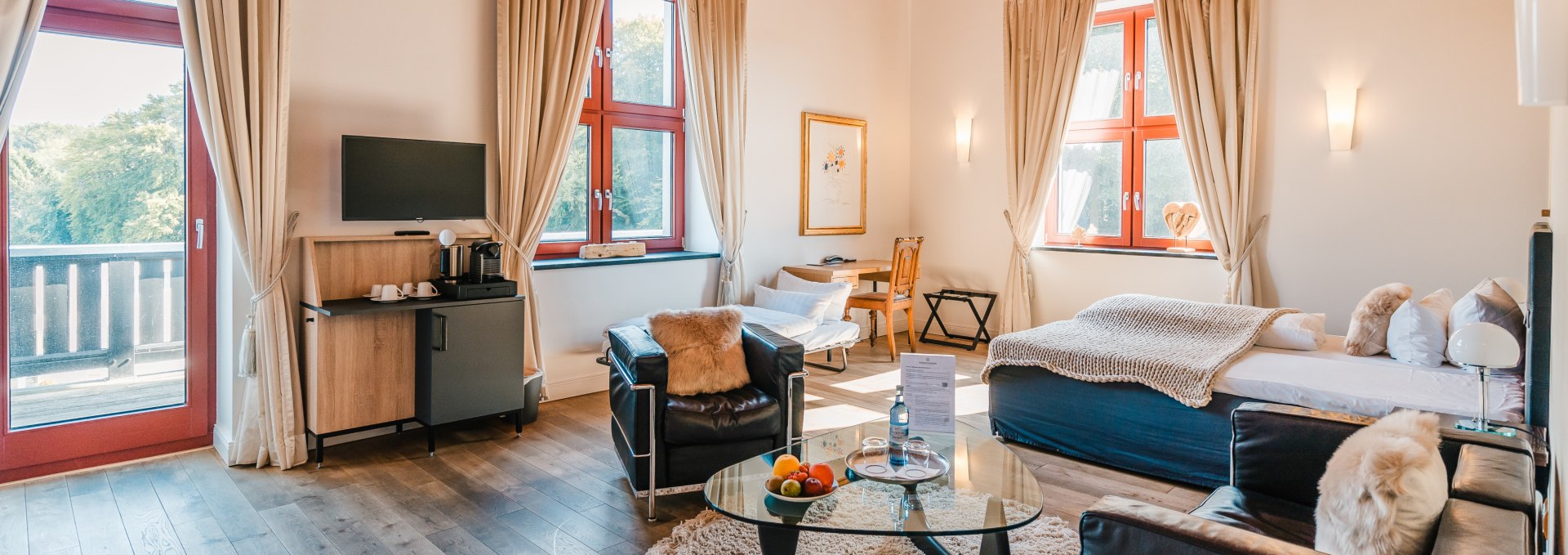 Przestronny pokój hotelowy w Zamku Ranzow, © Schloss Ranzow / FotoArt Mirko Boy
